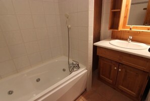 Shower, jetted bath