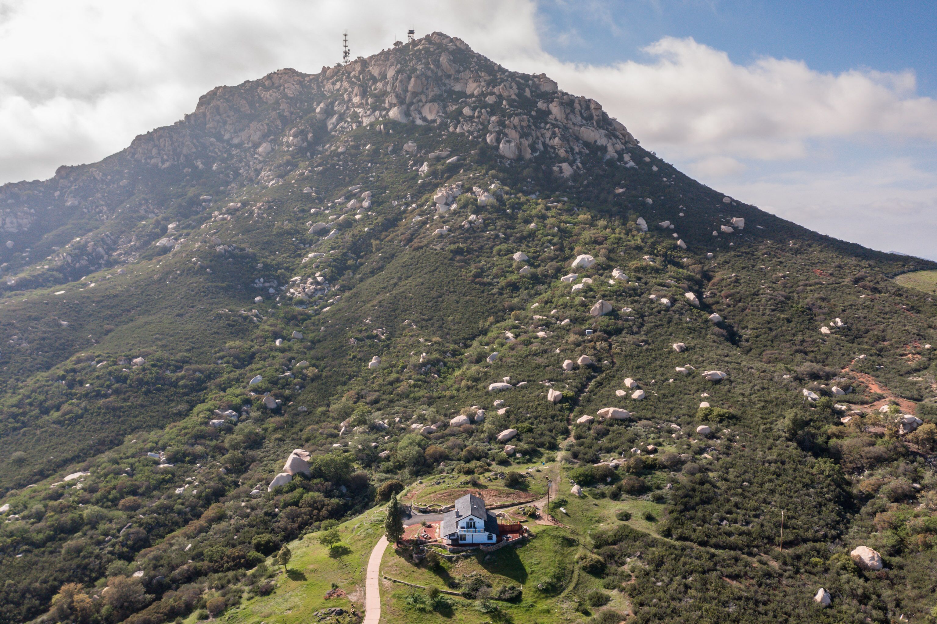 Lyons Peak Mountain Unit - San Diego Gem!