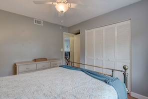 2 bedrooms, iron/ironing board, travel cot, WiFi
