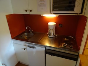 Fridge, oven, dishwasher