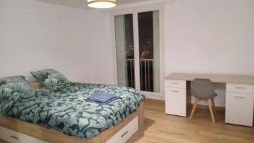 4 chambres, bureau, Wi-Fi, draps fournis