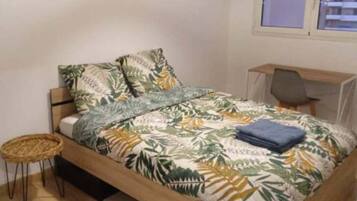 4 chambres, bureau, Wi-Fi, draps fournis