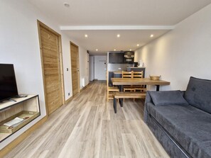 Living area - 9th floor, view valley, balcony, tv, 40m², Les Arcs (Les Arcs)