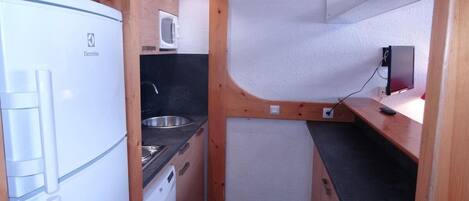 冷蔵庫、電子レンジ、オーブン、食器洗い機