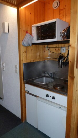 Frigorifero, microonde, forno, macchina per tè/caffè