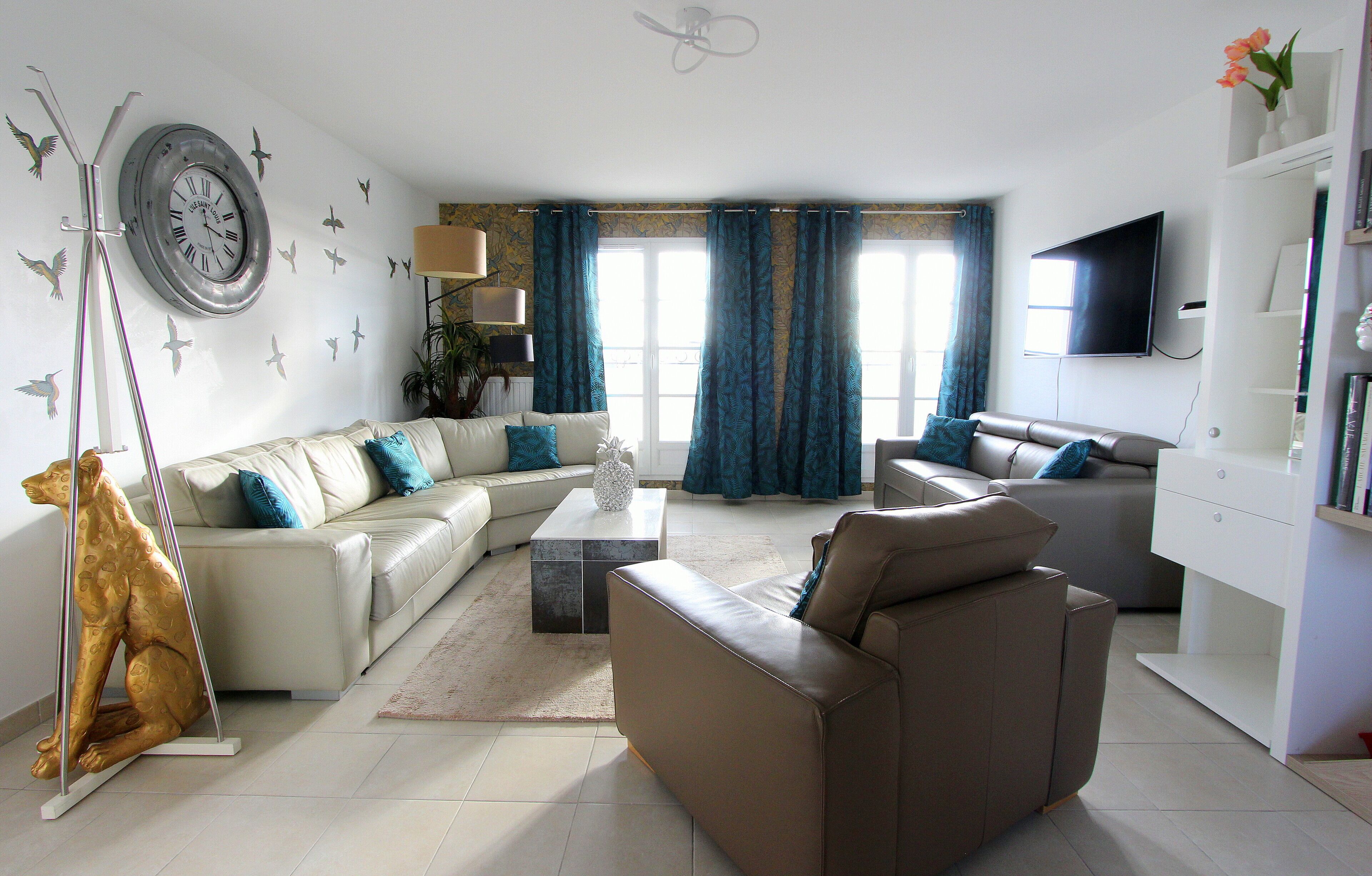 NOVA 7 ~ Disneyland Paris and Val d'Europe for 6 ~