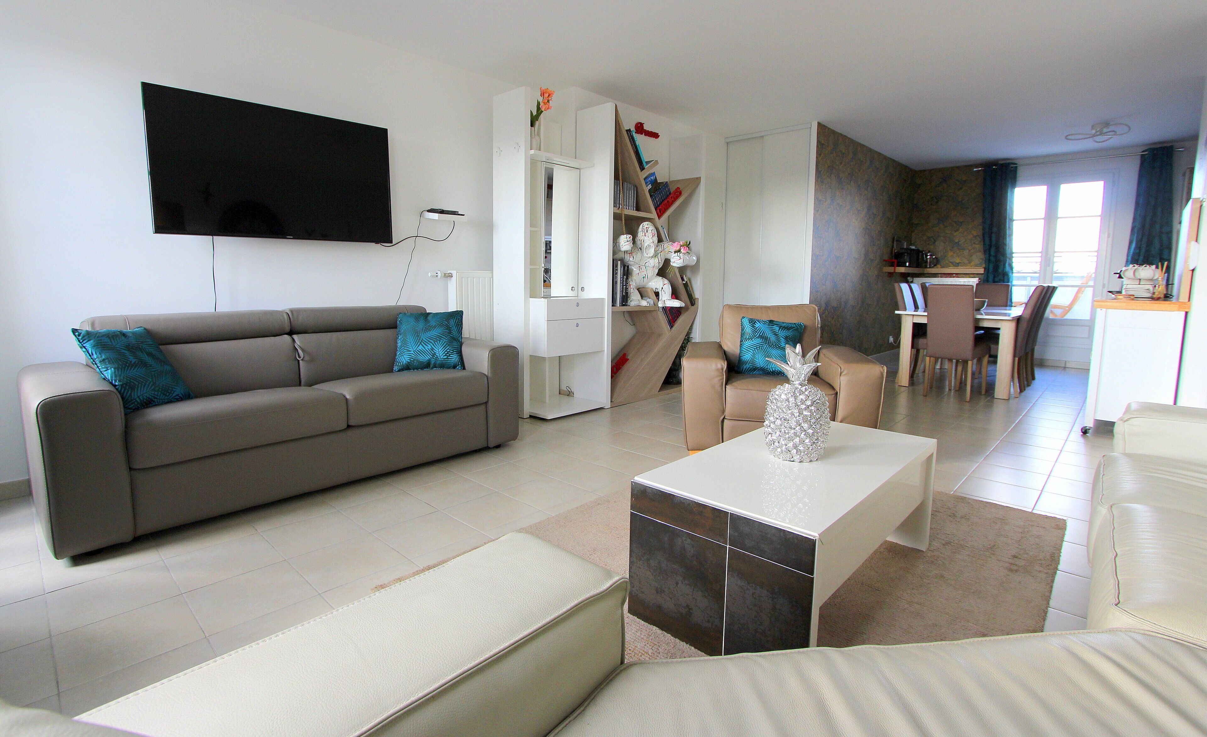 NOVA 7 ~ Disneyland Paris and Val d'Europe for 6 ~