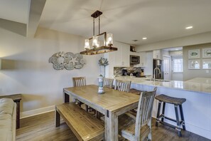 Dining - Sunset Rentals | Schooner Court 740 (Hilton Head Island)