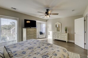 4 bedrooms, iron/ironing board, Internet, bed sheets