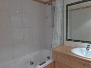 Jetted bath - 250m from resort center, 3rd floor, terrace, tv, ski locker, 45m², Méribel (Méribel - Les Allues)