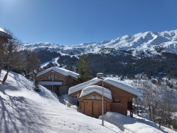 Exterior - 50m from ski slopes, 1st floor, view ski slopes, balcony, tv, ski locker, 40m², Méribel (Méribel - Les Allues)