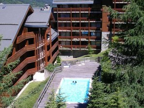 Pool - 250m from ski slopes, 5th floor, view ski slopes, balcony, parking, tv, ski locker, 32m², Méribel (Méribel - Les Allues)