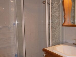 Shower - Ground floor, view valley, terrace, tv, ski locker, 35m², Méribel (Les Allues)