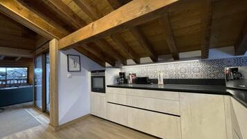 Réfrigérateur, micro-ondes, four, lave-vaisselle