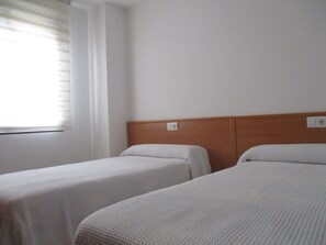 2 chambres, fer et planche à repasser, draps fournis