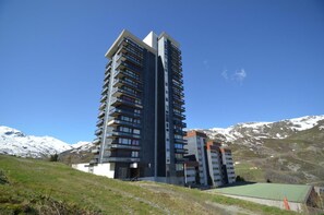 Exterior - 10m from ski slopes, 5th floor, balcony, tv, ski locker, 19m², Les Menuires (Les Menuires)