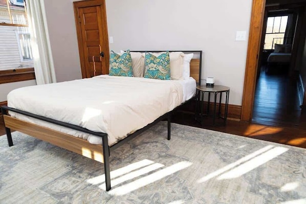 2 bedrooms, iron/ironing board, WiFi