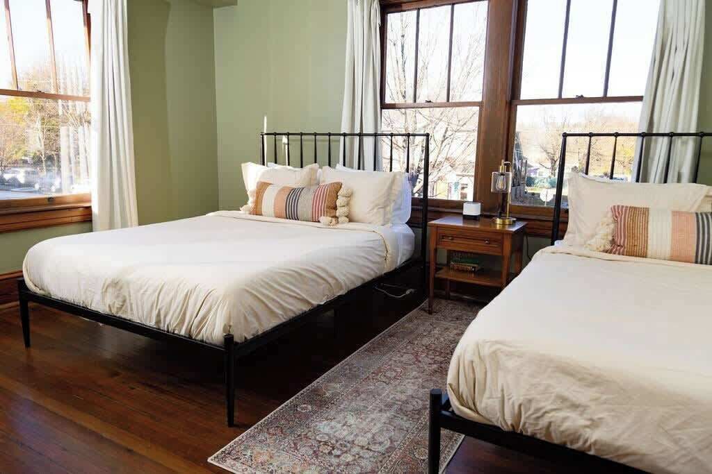 2 bedrooms, desk, iron/ironing board, travel cot