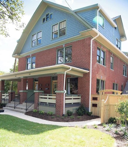 2BR Historic Apt - Safe|Walkable|Food|Greenway