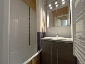 Bathtub