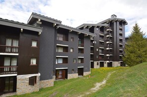 Exterior - 300m from shops, 3rd floor, view mountain, balcony, tv, ski locker, 25m², Les Menuires (Les Menuires)