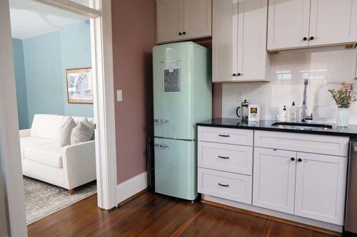 1BR Penthouse Apt |Walkable|Food|Greenway|Safe