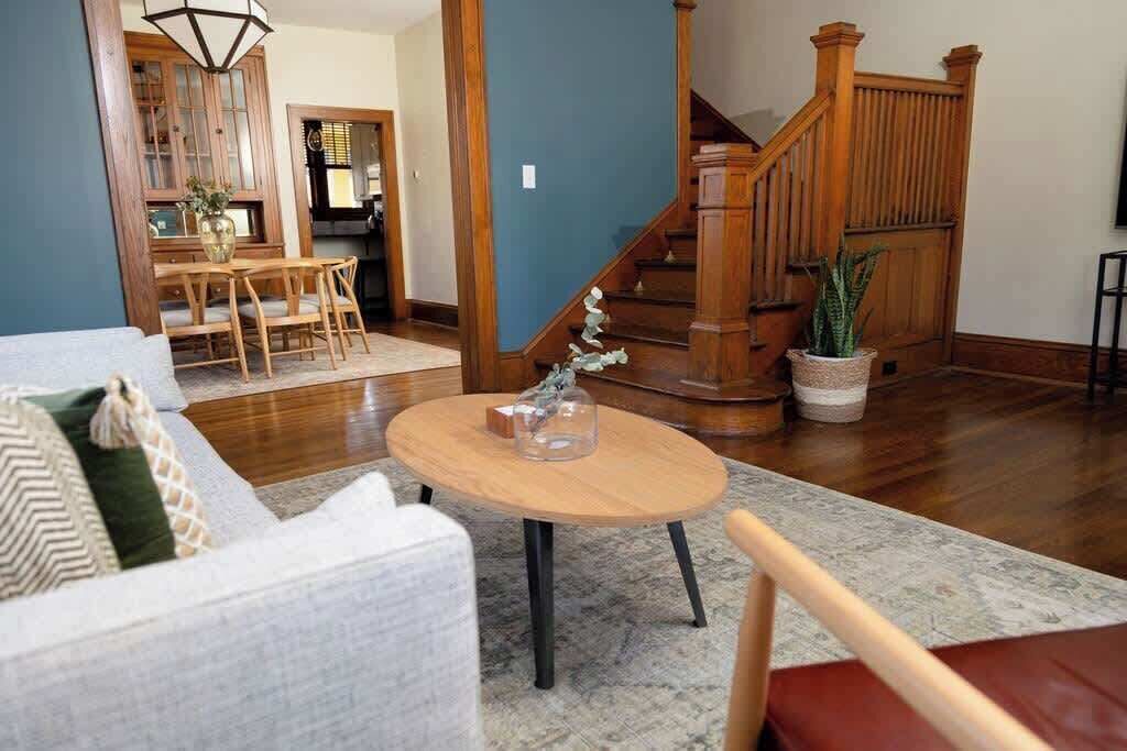 Televisión y oficina 