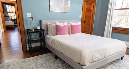 2BR Historic Apt |Walkable|Food|Greenway|Cocktails