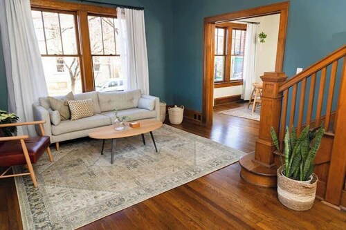 2BR Historic Apt |Walkable|Food|Greenway|Cocktails