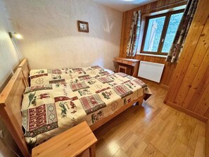 3 bedrooms - 300m from ski lifts, 1st floor, terrace, fireplace or stove, tv, ski locker, 85m² (Saint-Martin-de-Belleville)