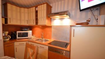 Réfrigérateur, micro-ondes, four, lave-vaisselle