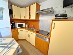 Réfrigérateur, micro-ondes, four, lave-vaisselle