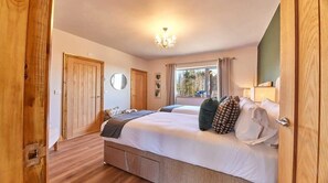 3 chambres, fer et planche à repasser, Wi-Fi, draps fournis