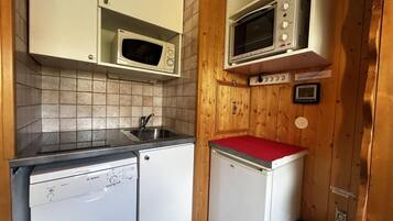 Refrigerador, microondas, horno y lavavajillas