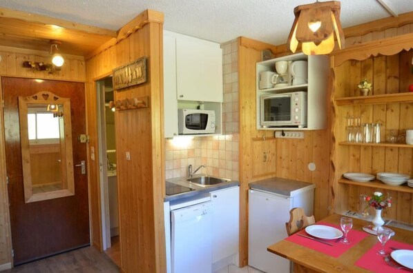 Refrigerador, microondas, horno y lavavajillas