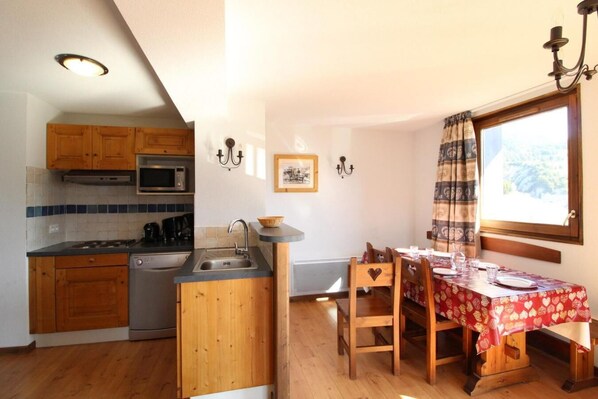 Fridge, microwave, dishwasher