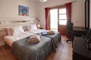 3 bedrooms, iron/ironing board, free WiFi, bed sheets