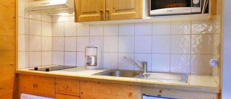 Réfrigérateur, micro-ondes, lave-vaisselle, grille-pain