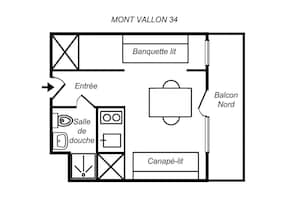 Planta baixa de um quarto de hotel identificado como 'MONT VALLON 34', com banheiro, área de jantar, varanda e um pequeno espaço de estar.