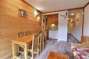 Dining - 350m from resort center, 1st floor, balcony, 32m², Méribel-Mottaret (Méribel - Les Allues)