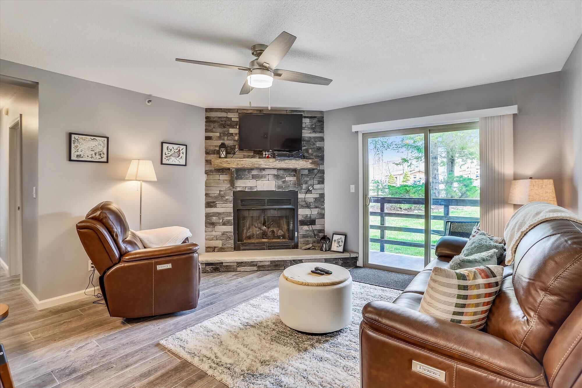 Beautifully renovated condo is slope side at Timberline Mt! Enjoy C101!