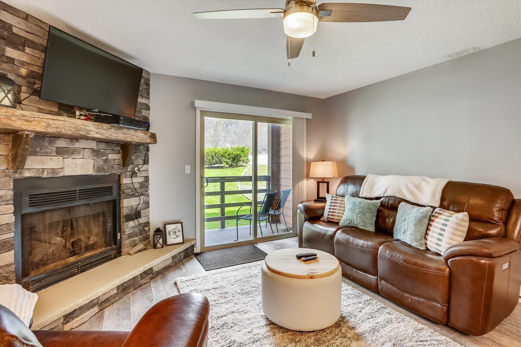 Beautifully renovated condo is slope side at Timberline Mt! Enjoy C101!