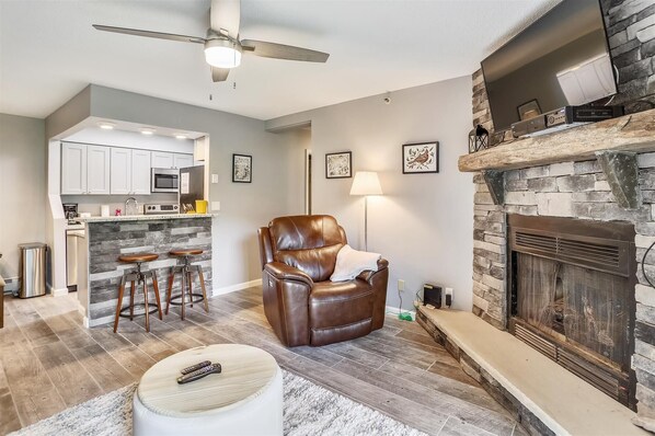 Smart TV, fireplace