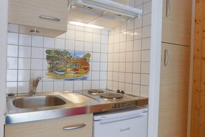 Fridge, microwave, coffee/tea maker, toaster