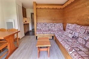 Living area - 350m from resort center, 5th floor, balcony, ski locker, 26m², Méribel-Mottaret (Méribel - Les Allues)