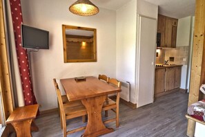 Dining - 350m from resort center, 5th floor, balcony, ski locker, 26m², Méribel-Mottaret (Méribel - Les Allues)