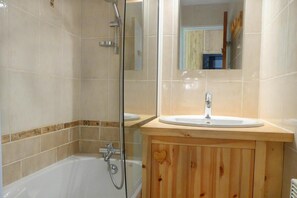 Bathroom - 350m from resort center, 5th floor, balcony, ski locker, 26m², Méribel-Mottaret (Méribel - Les Allues)