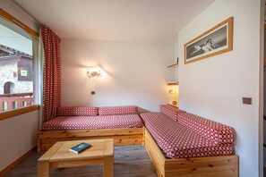 Living area - 175m from shops, 1st floor, view ski slopes, balcony, ski locker, 27m², Valmorel (Valmorel)