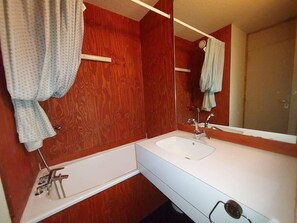 Bathroom - 1st floor, view ski slopes, balcony, tv, ski locker, 27m², Valmorel (Valmorel)