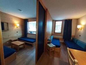 Interior - 200m from ski slopes, 1st floor, view ski slopes, balcony, tv, ski locker, 27m², Valmorel (Valmorel)